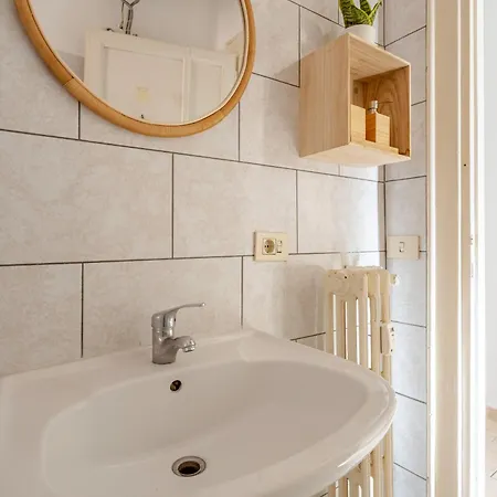 La Dolce - Stone's Throw From The Center Апартаменты *