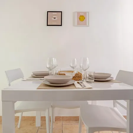 Апартаменты La Dolce - Stone's Throw From The Center Рим