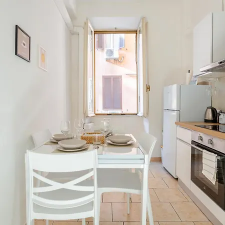 Апартаменты La Dolce - Stone's Throw From The Center