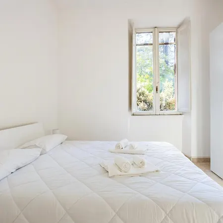 La Dolce - Stone's Throw From The Center Рим