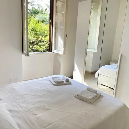 La Dolce - Stone's Throw From The Center Рим